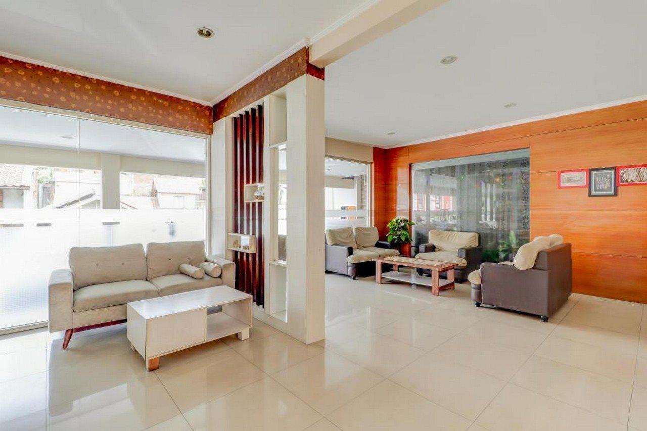 Oyo 3341 Ten Guest House Bandung Eksteriør bilde